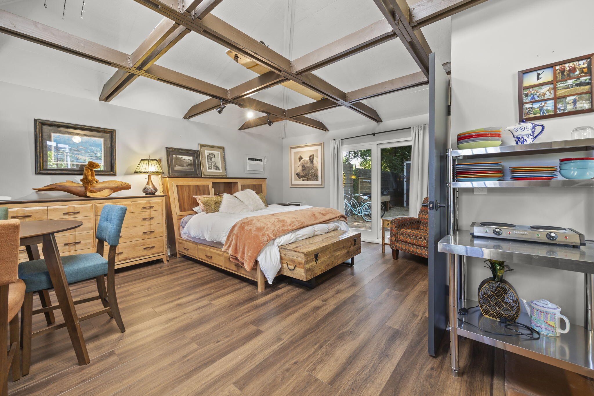 301 Park Road Ojai, CA 93023 - Photo 20 of 38 a bedroom with a bed and a chair