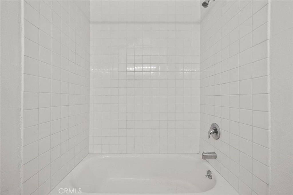 7740 Redlands Street, Unit G1097 Playa del Rey, CA 90293 - Photo 15 of 37 a close up of a bathtub
