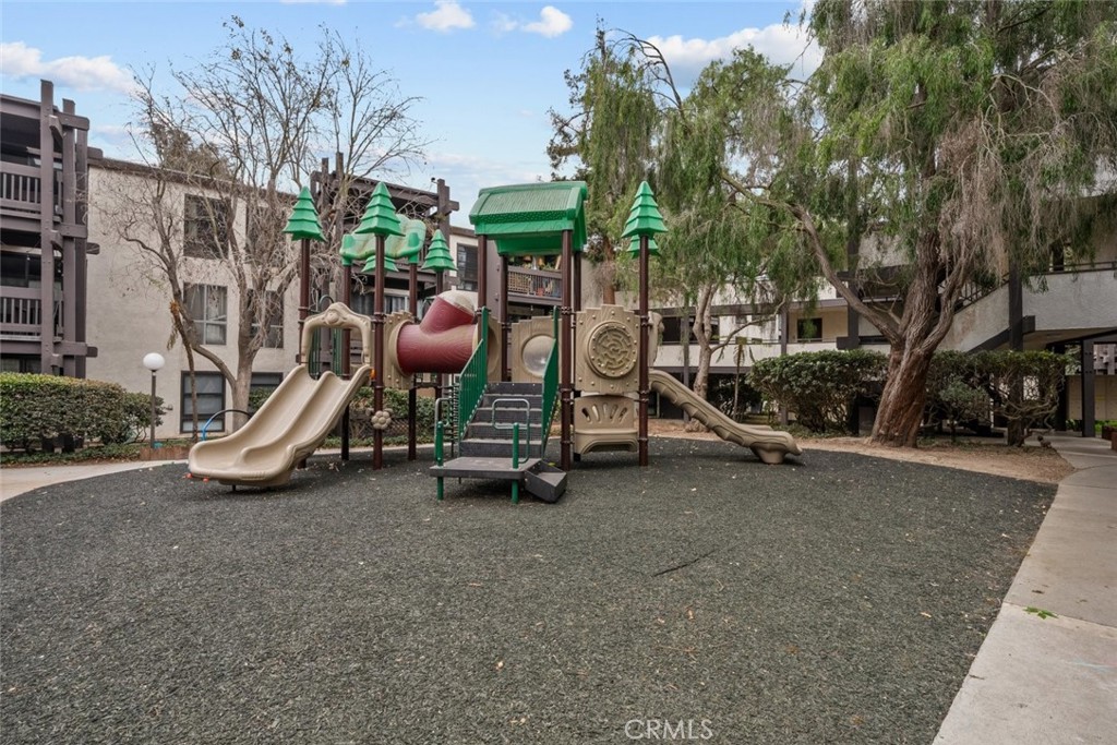 7740 Redlands Street, Unit G1097 Playa del Rey, CA 90293 - Photo 24 of 37 a view of a patio with table and chairs