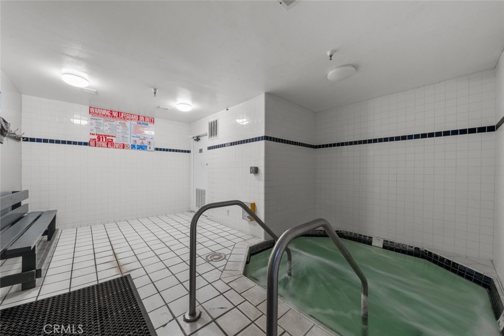 7740 Redlands Street, Unit G1097 Playa del Rey, CA 90293 - Photo 33 of 37 a bedroom with a bed and a dresser