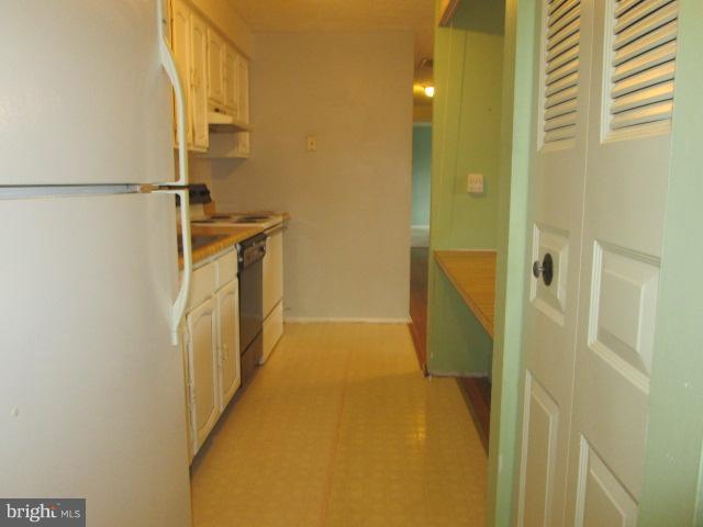 550 Heather Ridge Drive, Unit M Frederick, MD 21702 - Photo 7 of 9 a view of a bathroom
