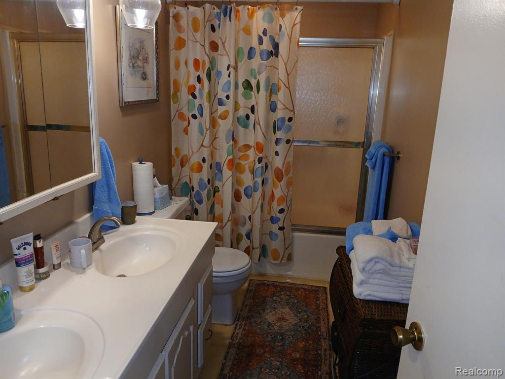 18073 Sharon Valley Road Manchester, MI 48158 - Photo 11 of 22