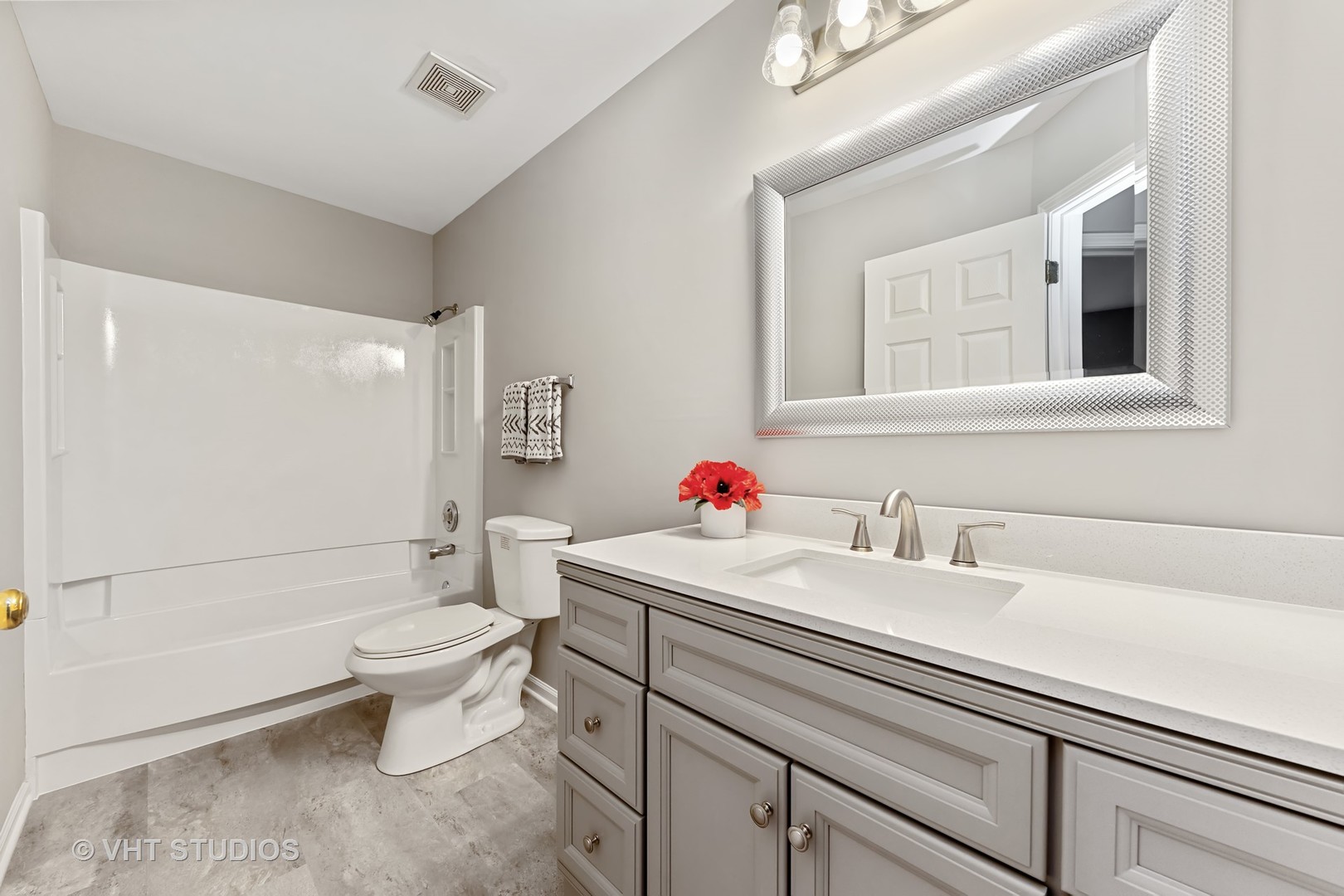 2286 Manchester Road Wheaton, IL 60187 - Photo 14 of 22 Gallery Image 14