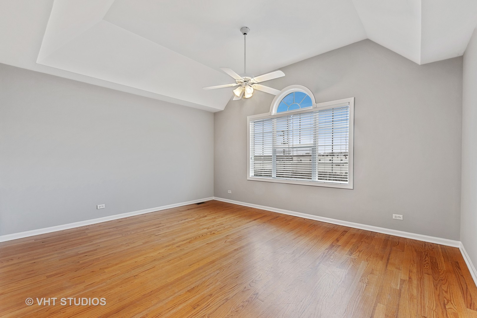 2286 Manchester Road Wheaton, IL 60187 - Photo 15 of 22 Gallery Image 15