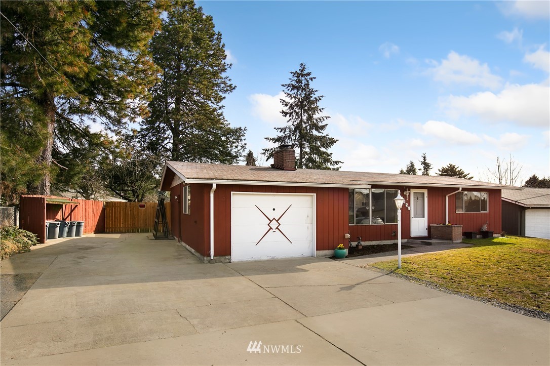 3029 Northeast 7th Street Renton, WA 98056 - Photo 2 of 17