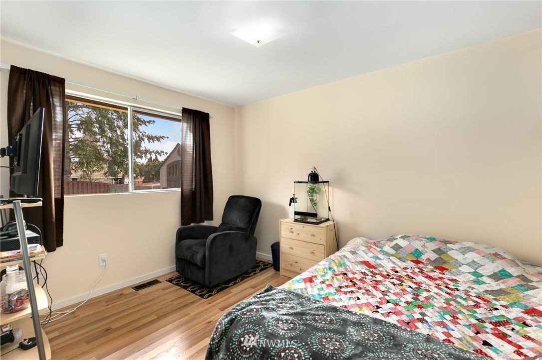 3029 Northeast 7th Street Renton, WA 98056 - Photo 11 of 17