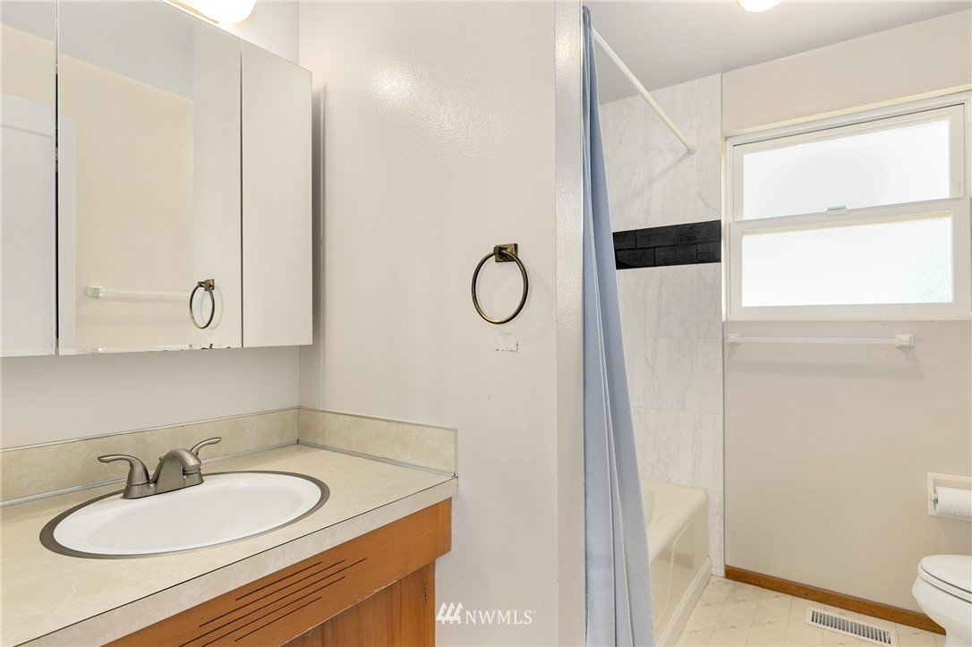 3029 Northeast 7th Street Renton, WA 98056 - Photo 12 of 17