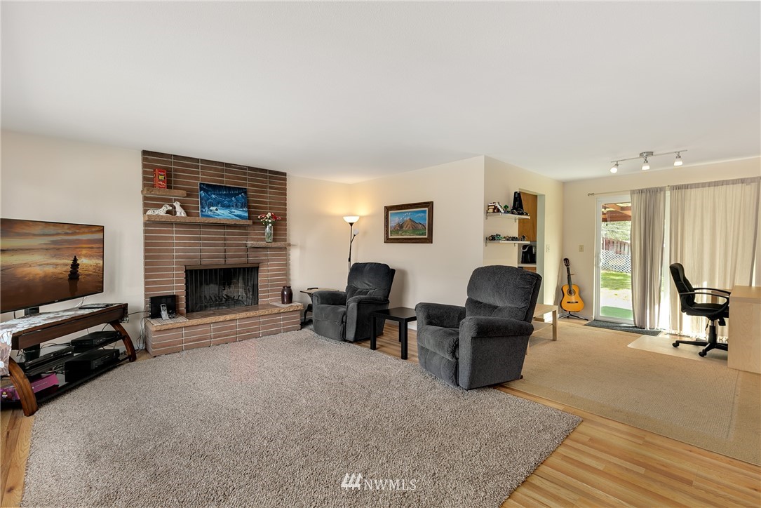 3029 Northeast 7th Street Renton, WA 98056 - Photo 4 of 17