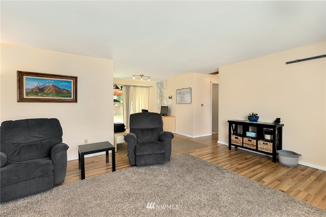 3029 Northeast 7th Street Renton, WA 98056 - Photo 5 of 17