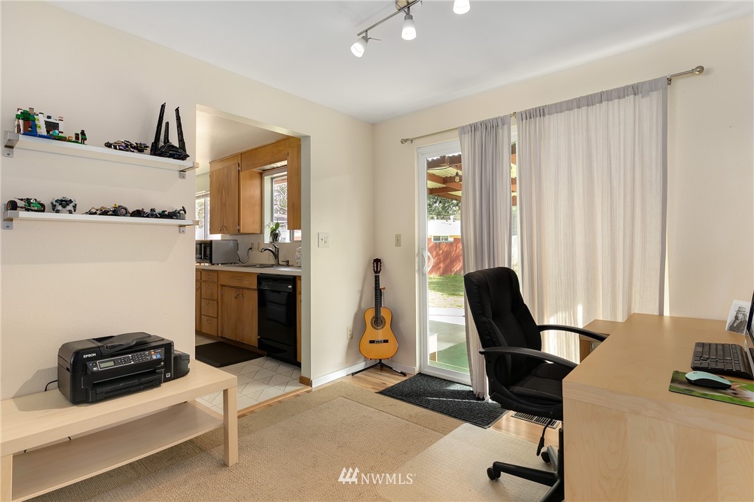 3029 Northeast 7th Street Renton, WA 98056 - Photo 6 of 17