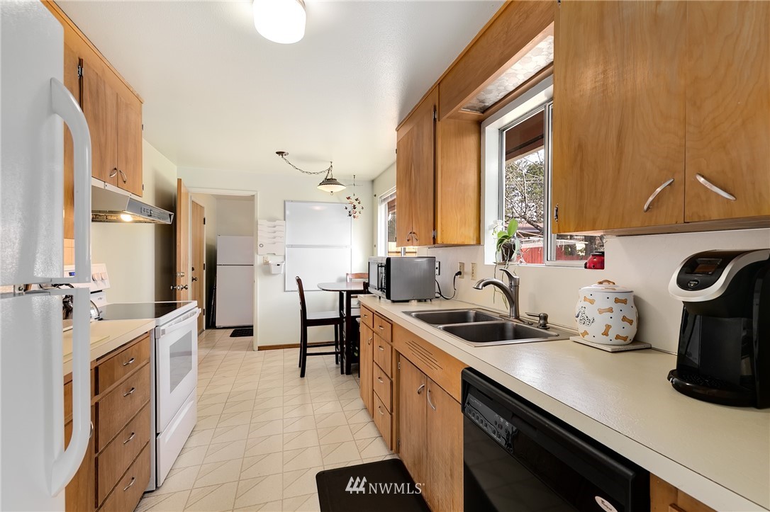 3029 Northeast 7th Street Renton, WA 98056 - Photo 7 of 17