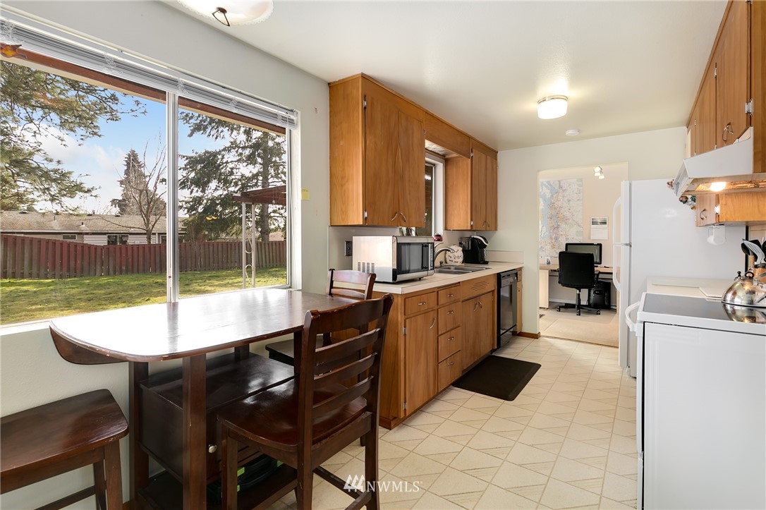 3029 Northeast 7th Street Renton, WA 98056 - Photo 9 of 17