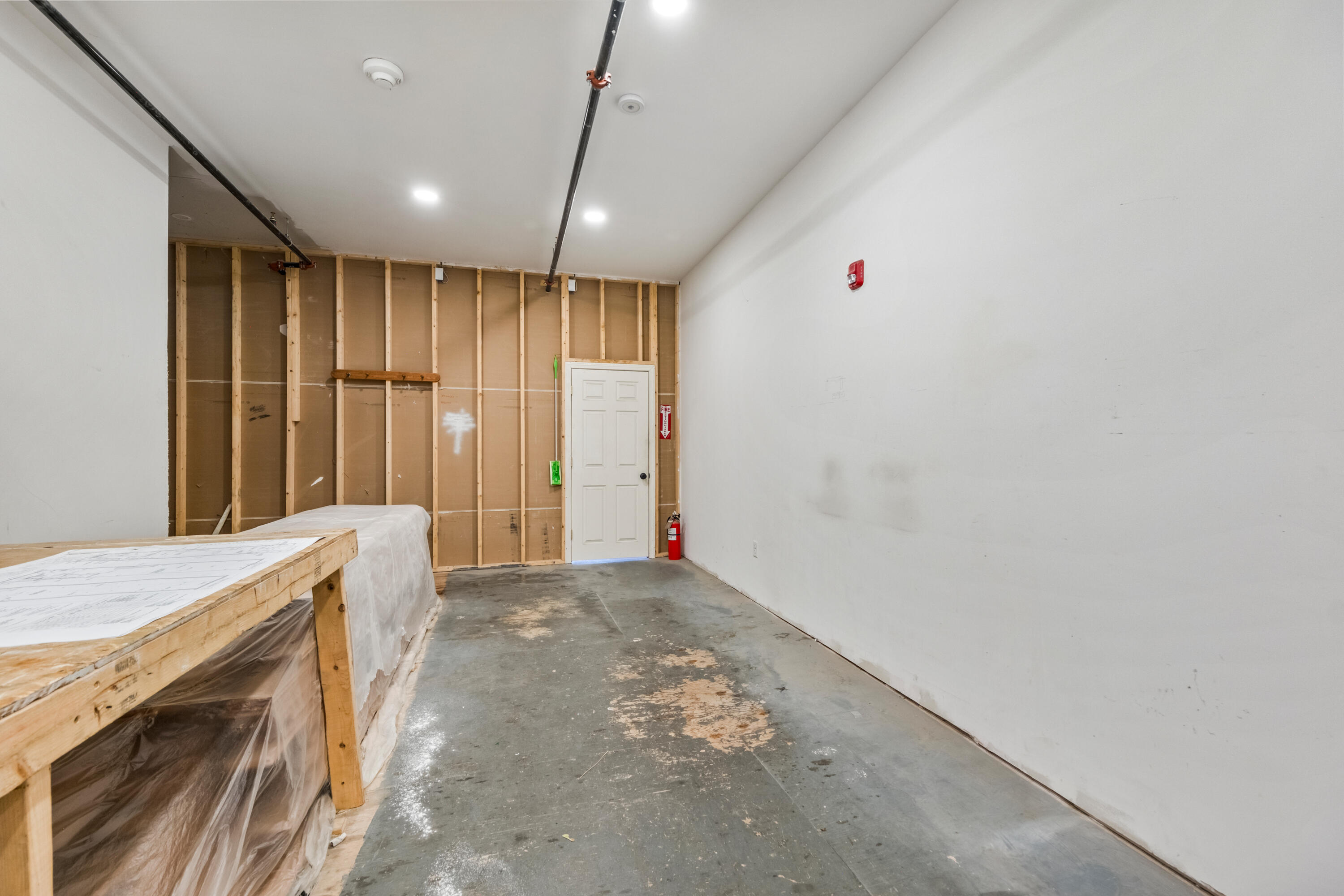 367 Main Street Rockland, ME 04841 - Photo 12 of 35 Middle Room