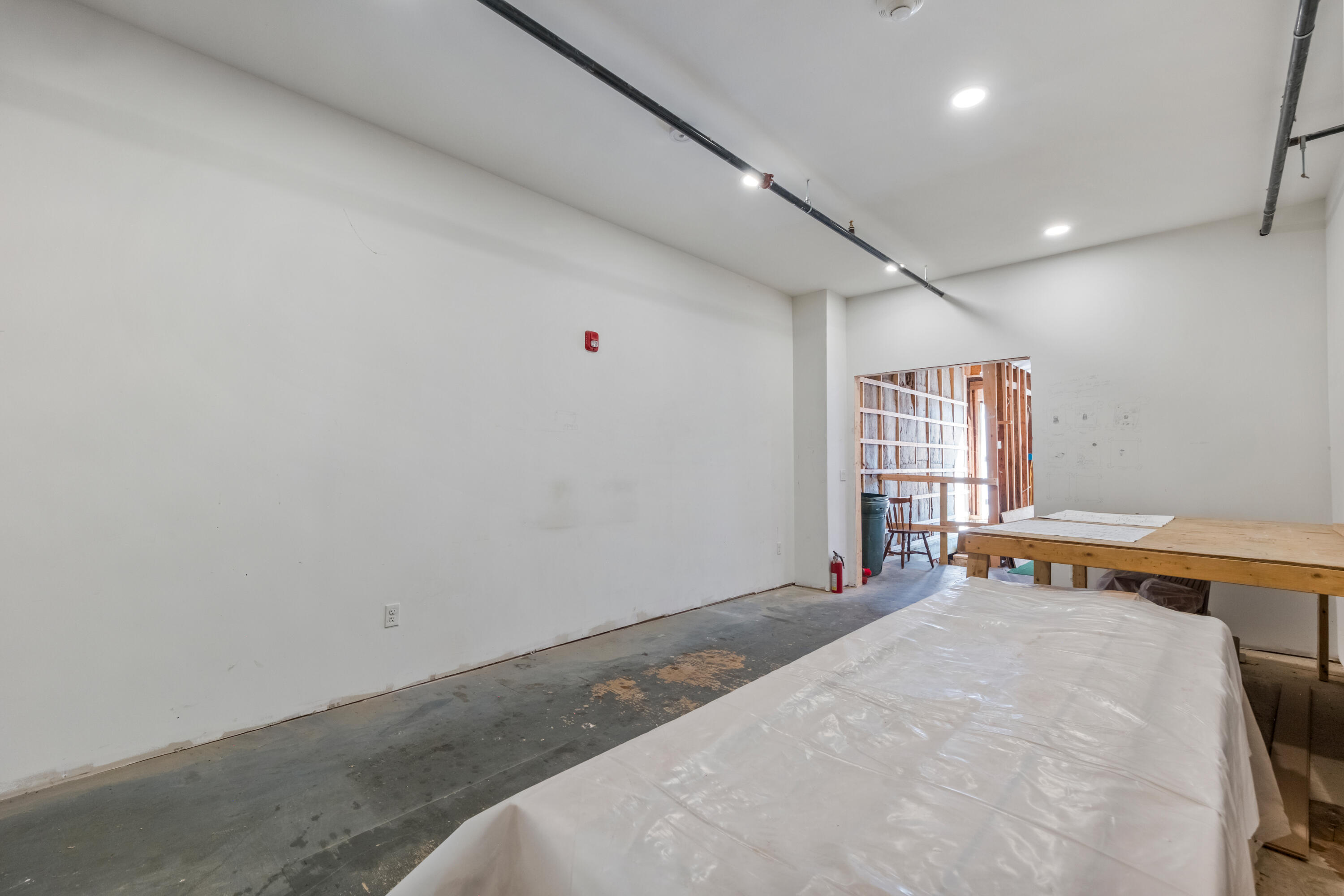 367 Main Street Rockland, ME 04841 - Photo 10 of 35 Mmiddle Room