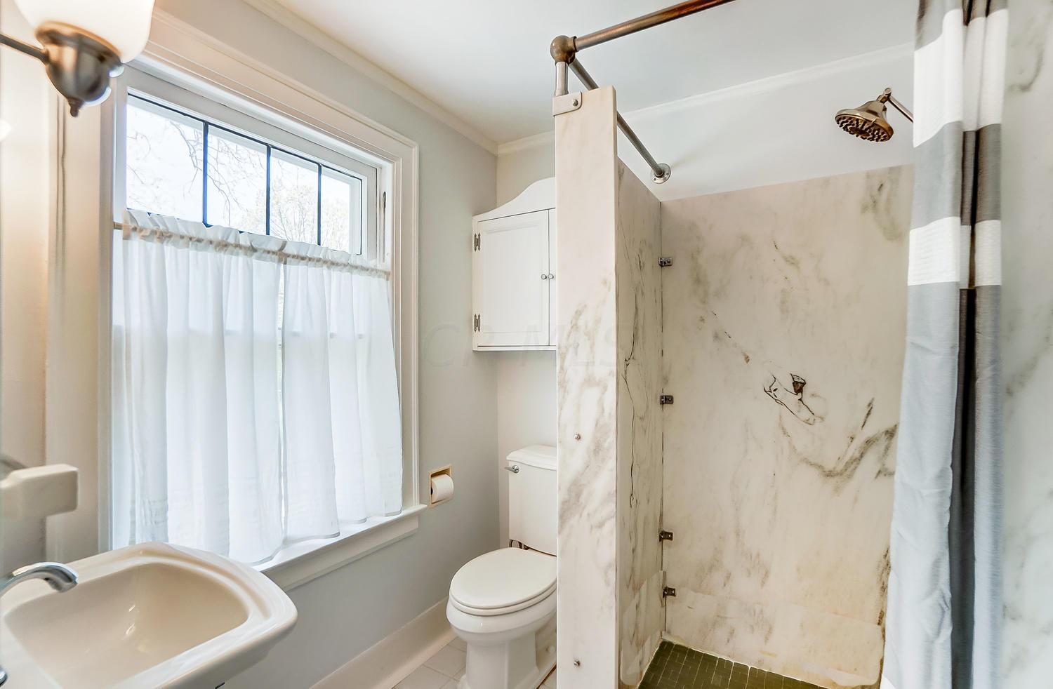 2040 Wickford Road Columbus, OH 43221 - Photo 23 of 43