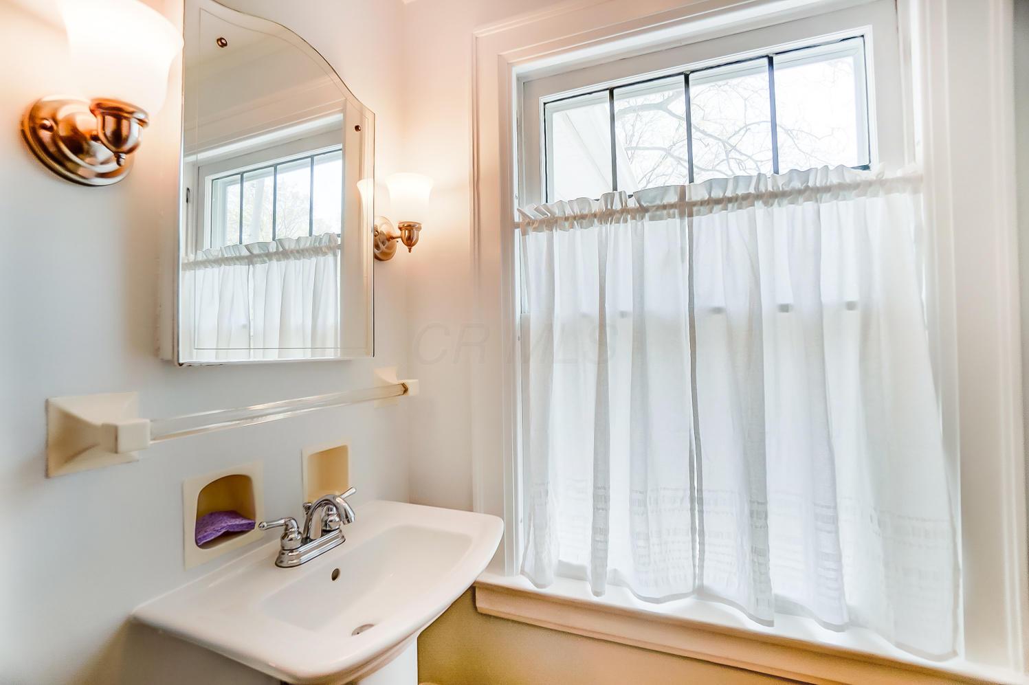 2040 Wickford Road Columbus, OH 43221 - Photo 24 of 43
