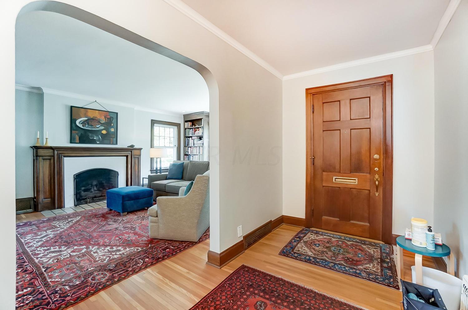 2040 Wickford Road Columbus, OH 43221 - Photo 4 of 43