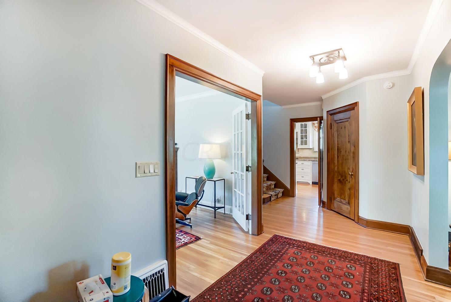 2040 Wickford Road Columbus, OH 43221 - Photo 5 of 43