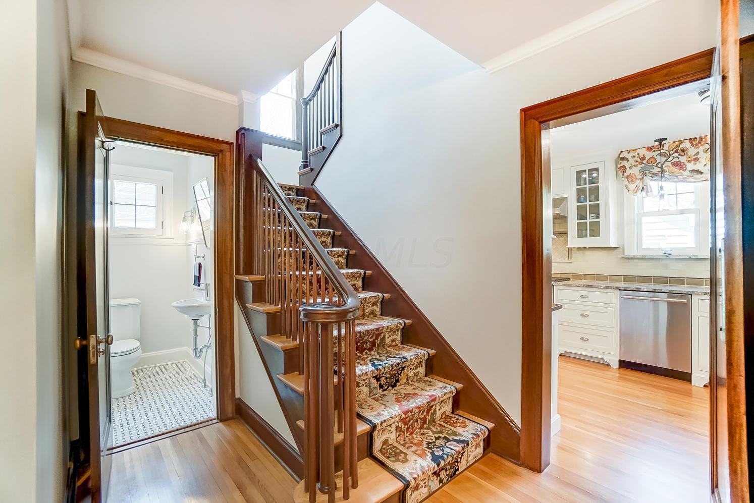2040 Wickford Road Columbus, OH 43221 - Photo 6 of 43