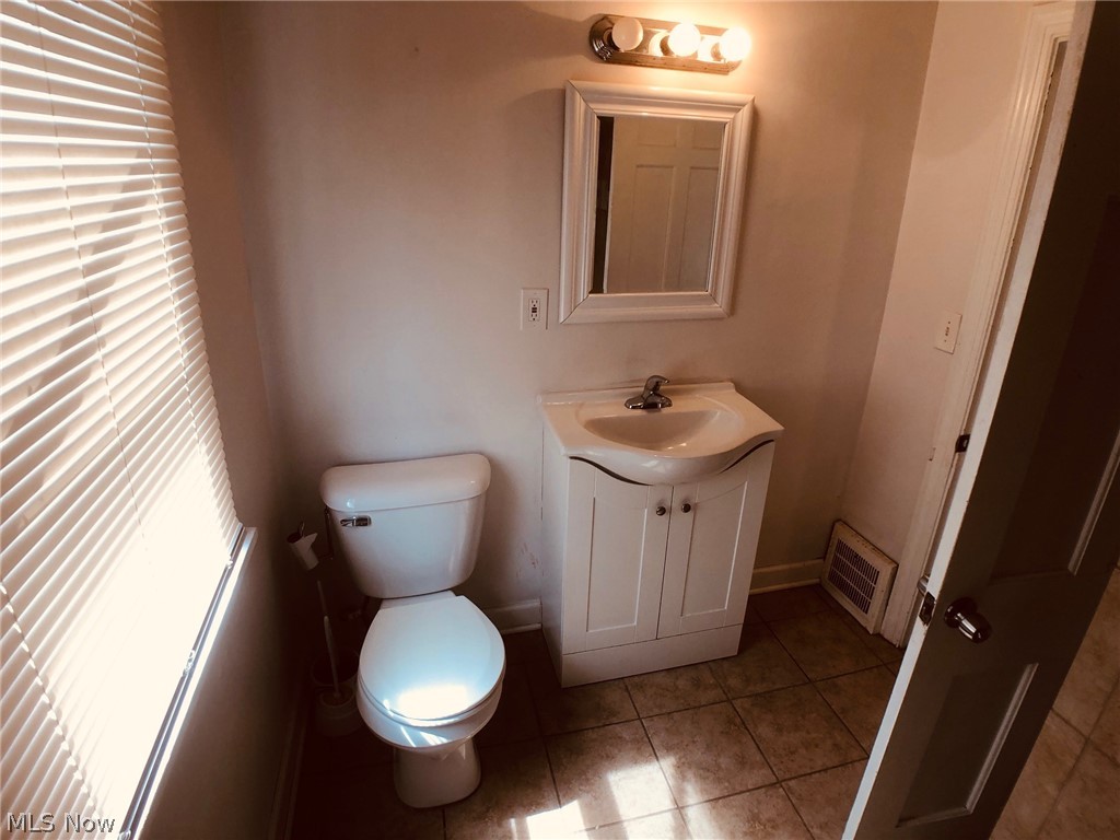 2092 Rossmoor Road Cleveland Heights, OH 44118 - Photo 17 of 25