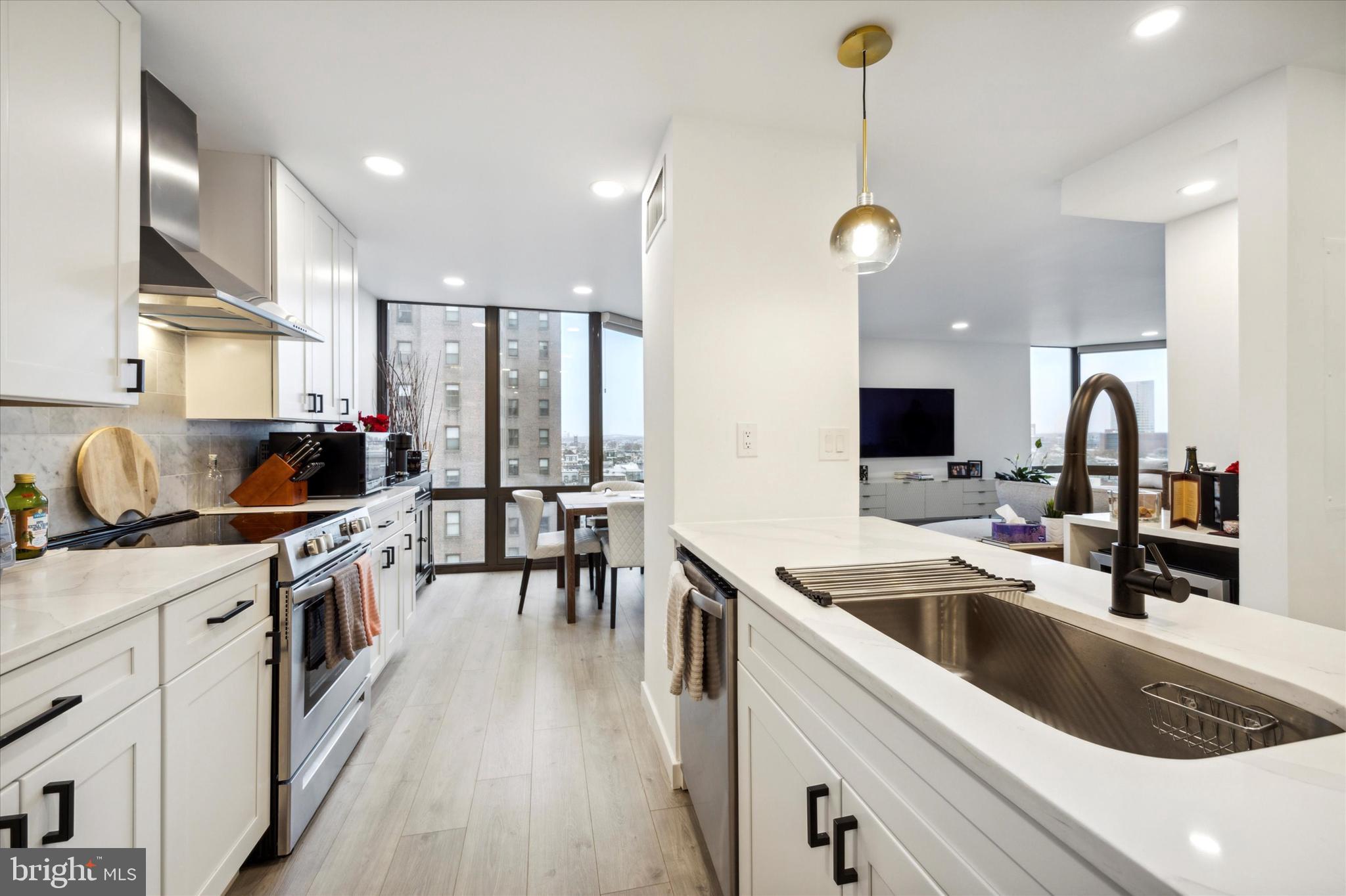 2018 Walnut Street, Unit 11L Philadelphia, PA 19103 - Photo 11 of 33