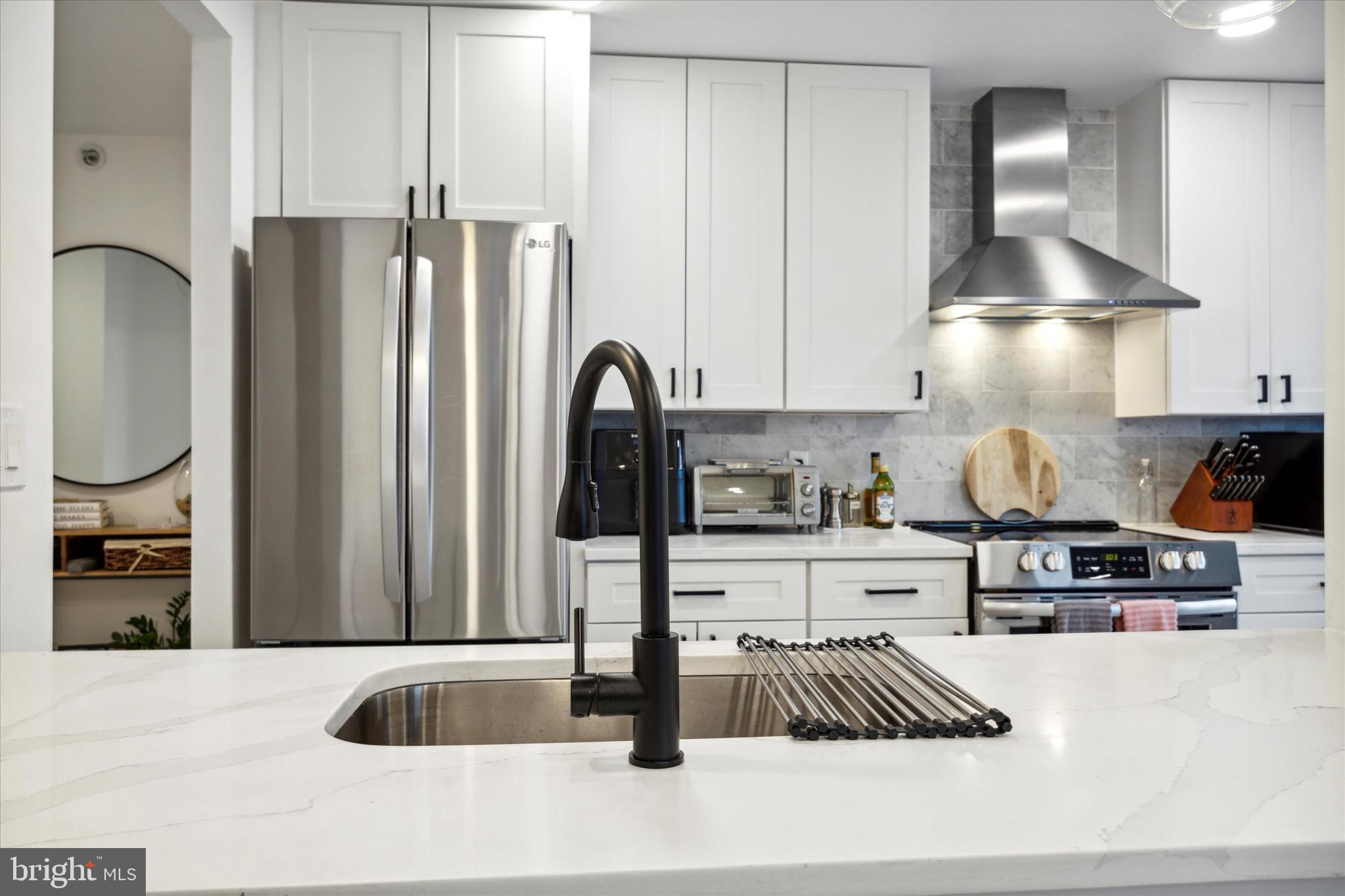 2018 Walnut Street, Unit 11L Philadelphia, PA 19103 - Photo 12 of 33