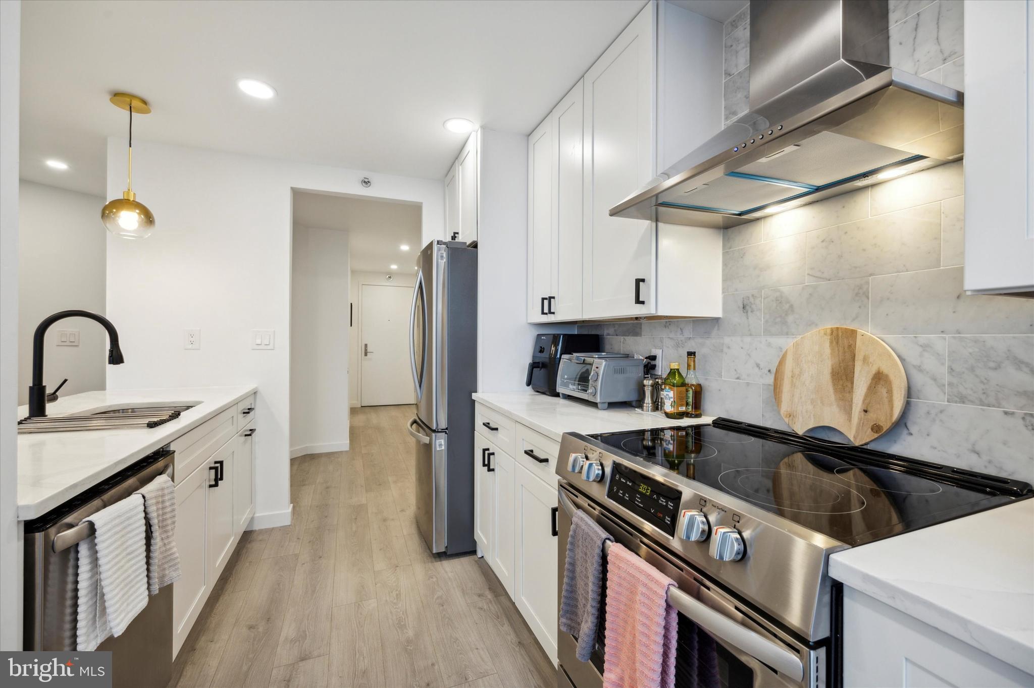 2018 Walnut Street, Unit 11L Philadelphia, PA 19103 - Photo 13 of 33