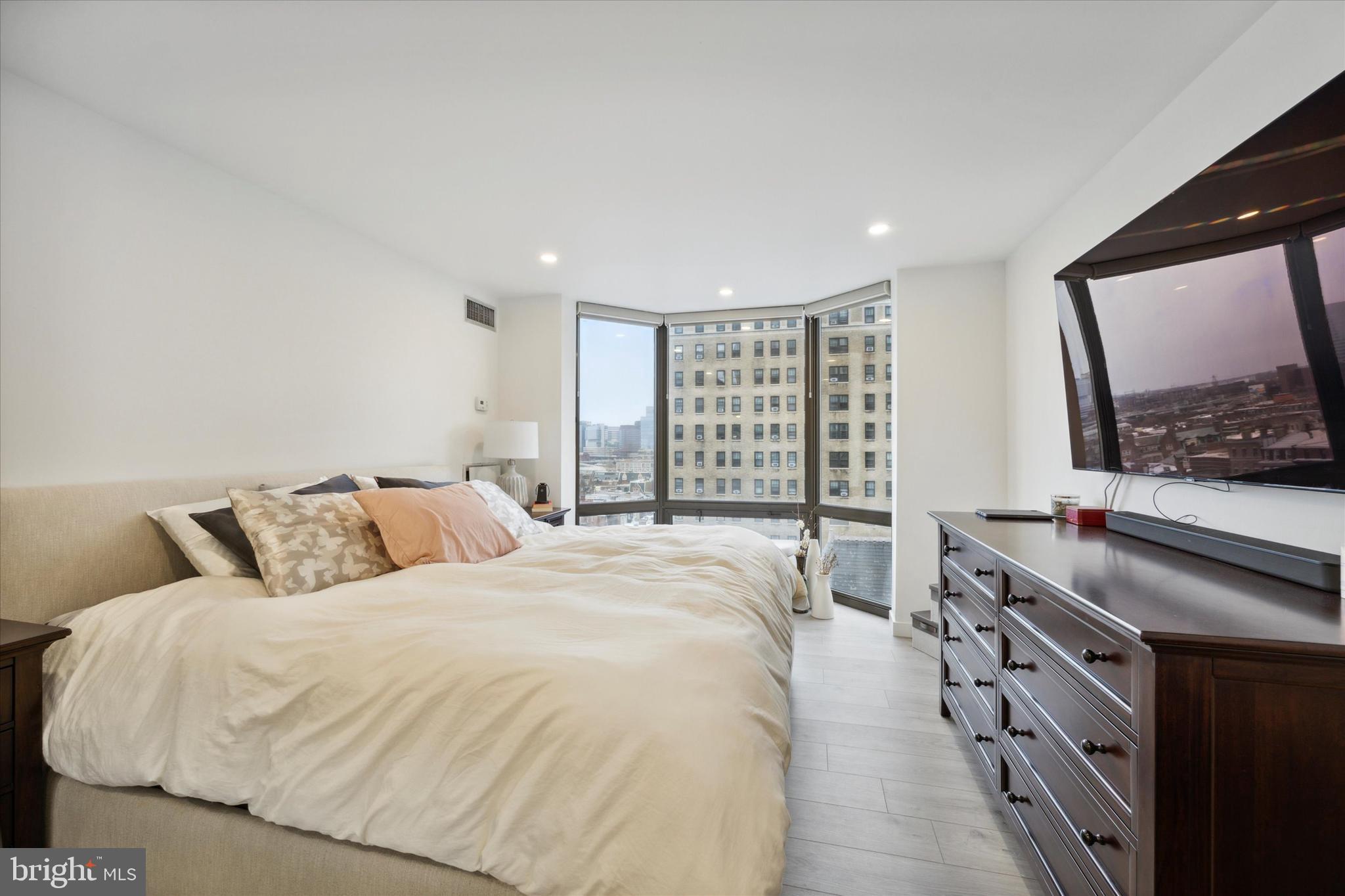 2018 Walnut Street, Unit 11L Philadelphia, PA 19103 - Photo 15 of 33