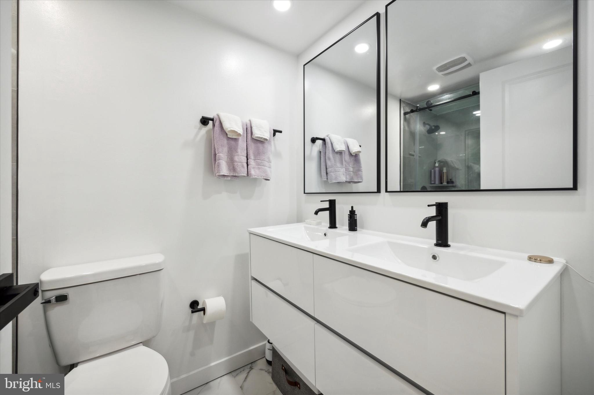 2018 Walnut Street, Unit 11L Philadelphia, PA 19103 - Photo 18 of 33