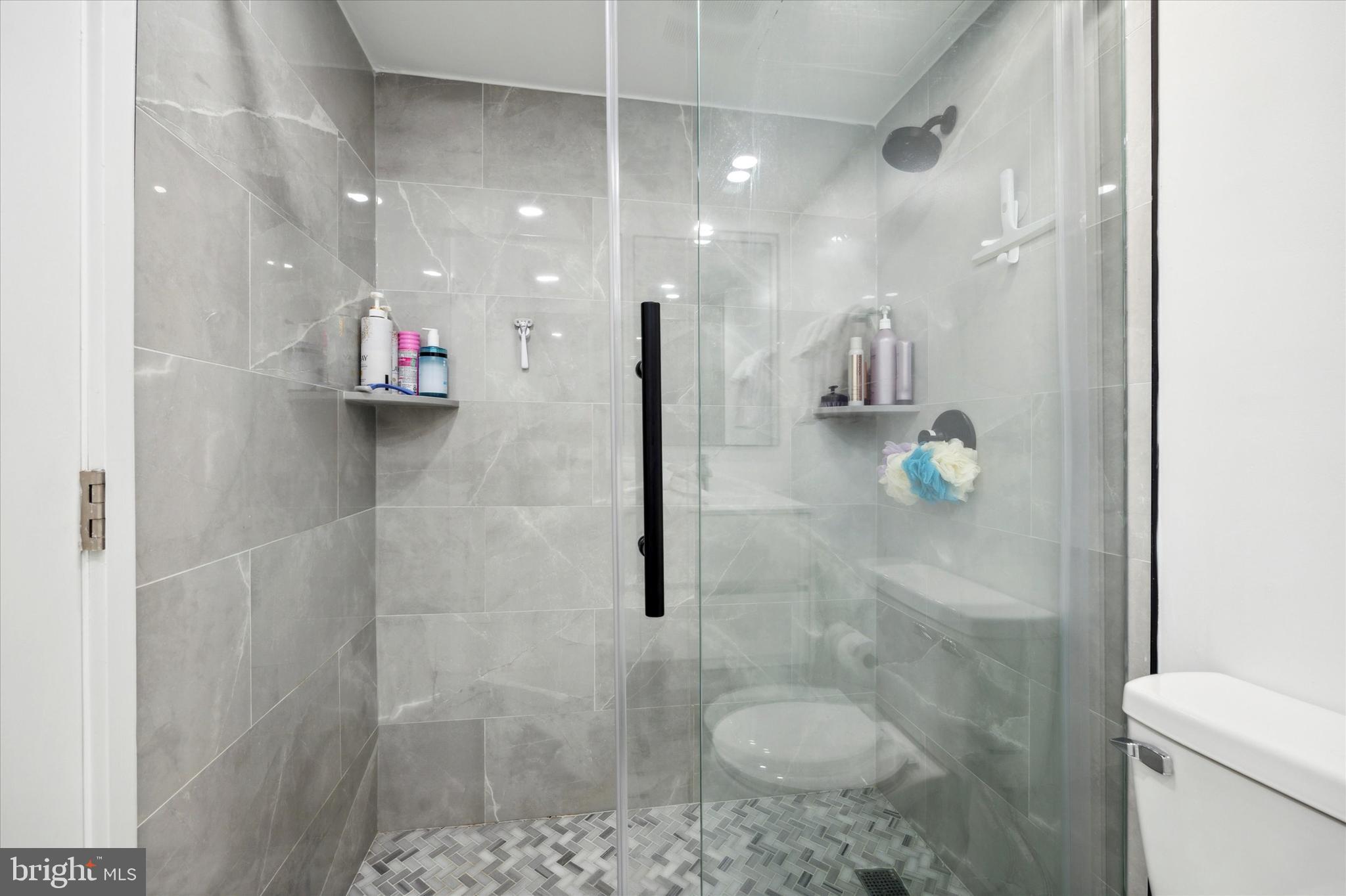 2018 Walnut Street, Unit 11L Philadelphia, PA 19103 - Photo 19 of 33