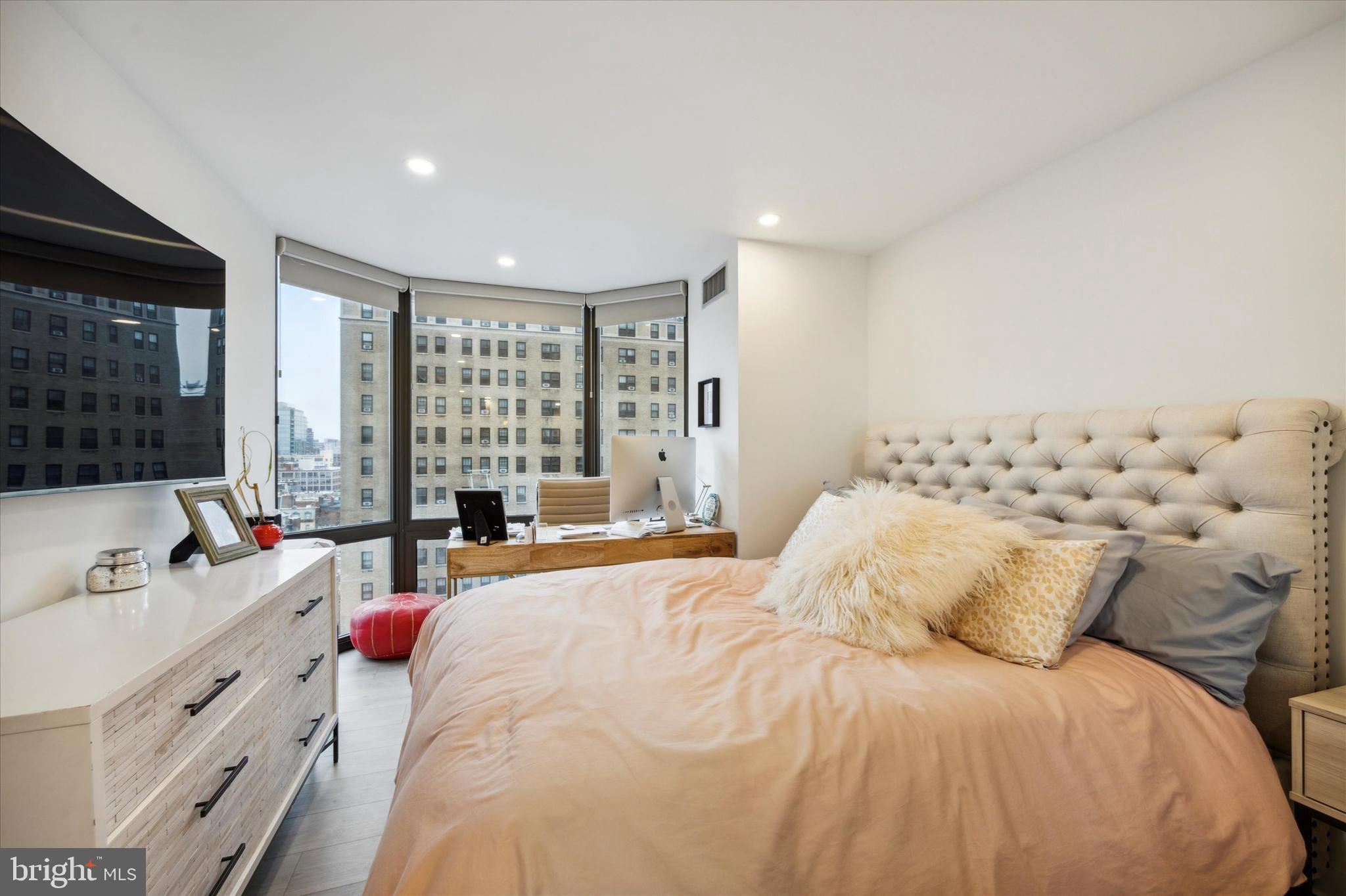 2018 Walnut Street, Unit 11L Philadelphia, PA 19103 - Photo 23 of 33