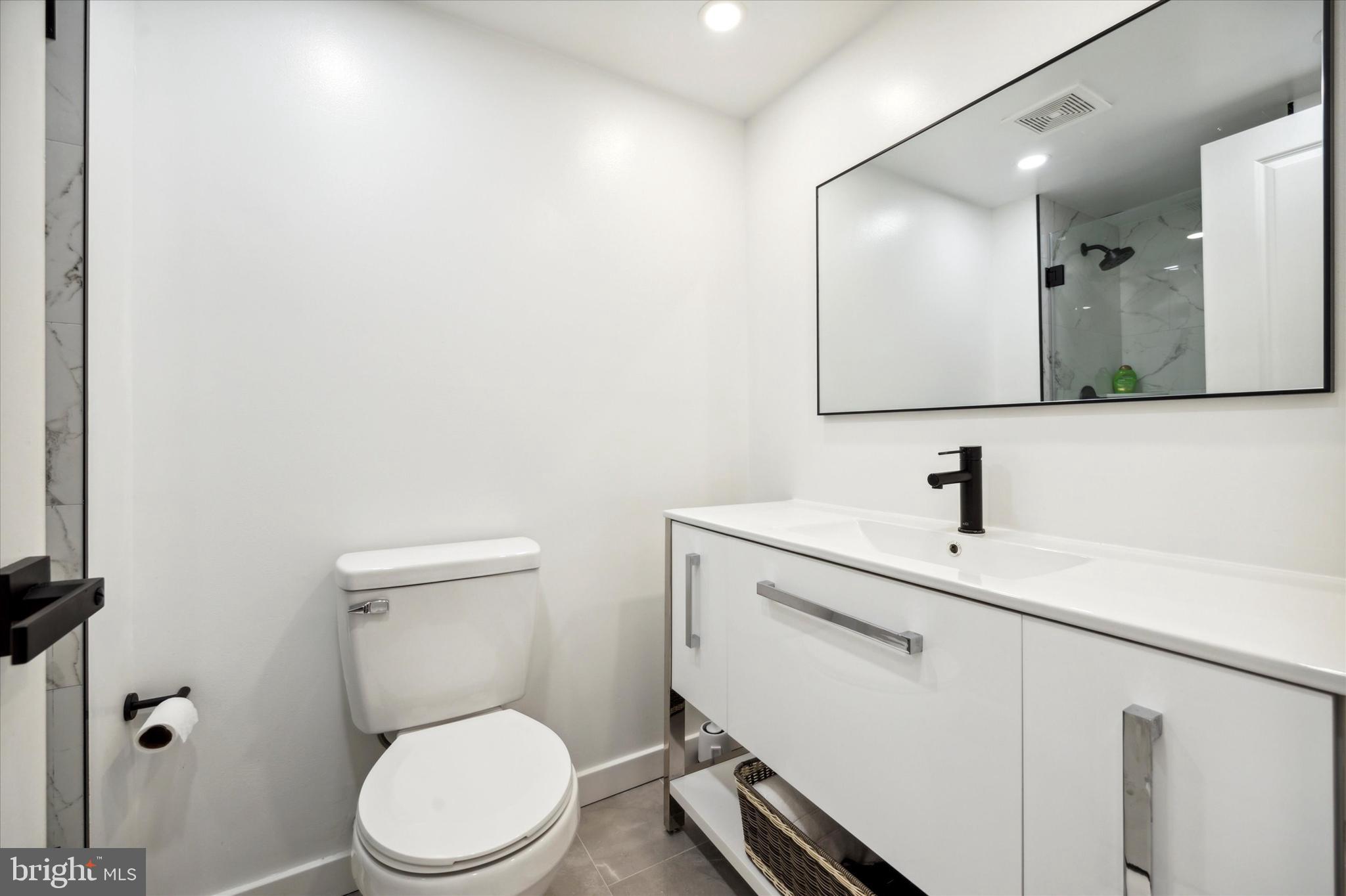 2018 Walnut Street, Unit 11L Philadelphia, PA 19103 - Photo 24 of 33