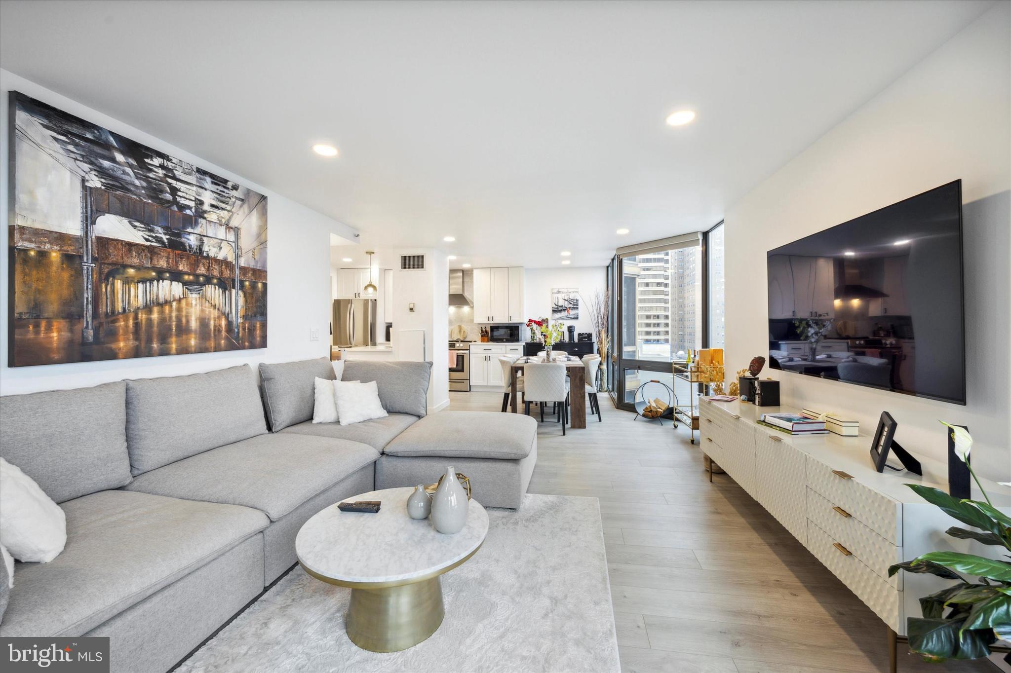 2018 Walnut Street, Unit 11L Philadelphia, PA 19103 - Photo 4 of 33