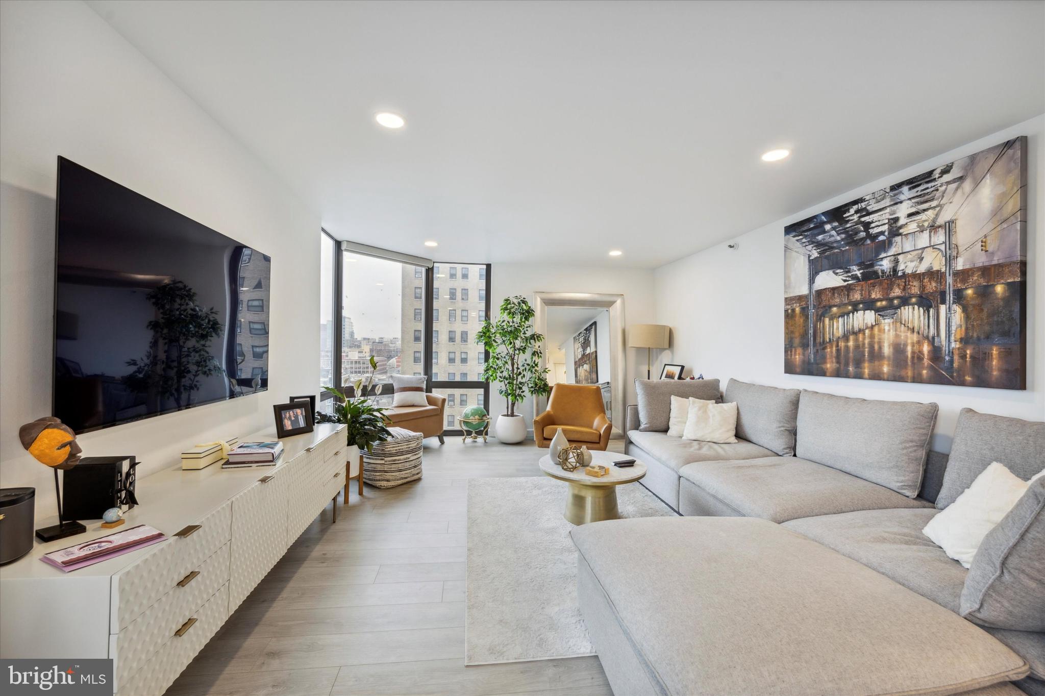 2018 Walnut Street, Unit 11L Philadelphia, PA 19103 - Photo 5 of 33