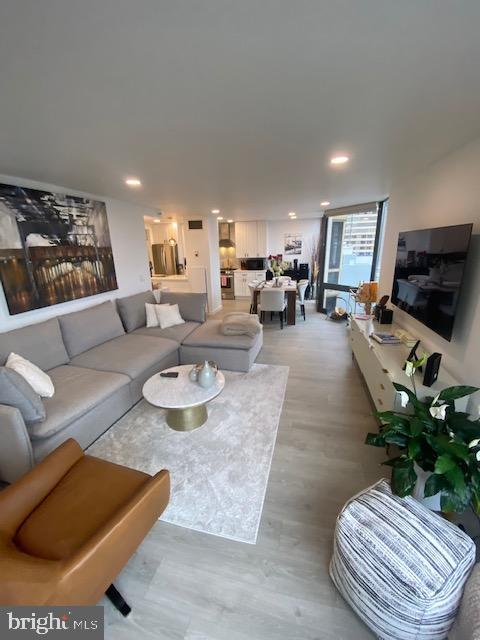 2018 Walnut Street, Unit 11L Philadelphia, PA 19103 - Photo 8 of 33