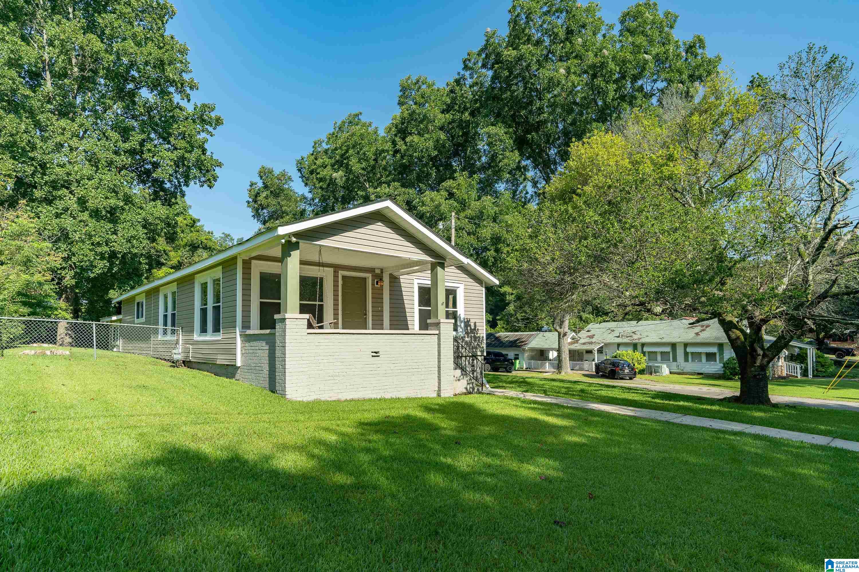 1736 Linden Street Leeds, AL 35094 - Photo 3 of 30