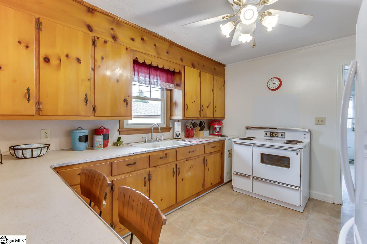305 Holland Ford Road Pelzer, SC 29669 - Photo 14 of 31