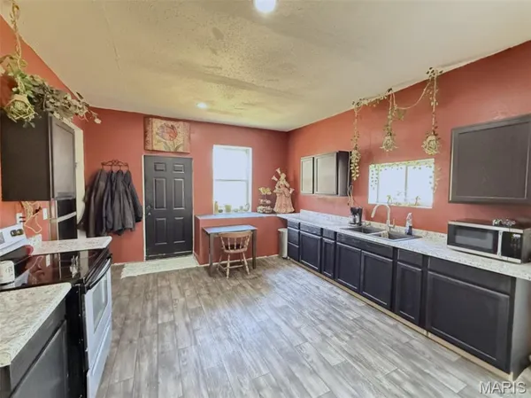 $750,000 | 30651 Marigold Drive, Lebanon, MO 65536