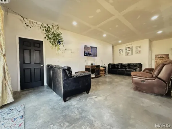 $750,000 | 30651 Marigold Drive, Lebanon, MO 65536