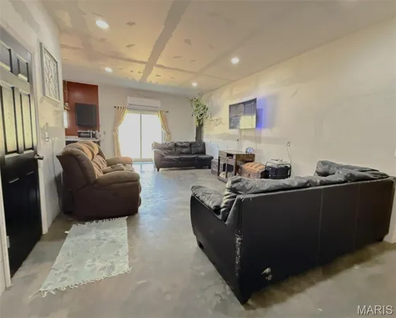 $750,000 | 30651 Marigold Drive, Lebanon, MO 65536