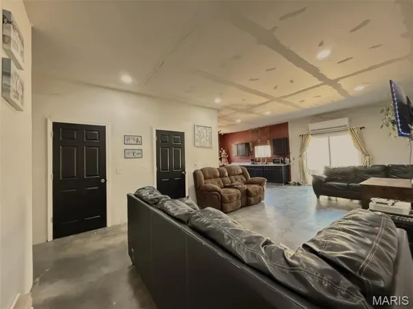 $750,000 | 30651 Marigold Drive, Lebanon, MO 65536