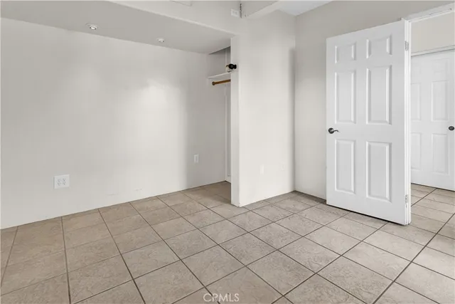 a view of empty room with window