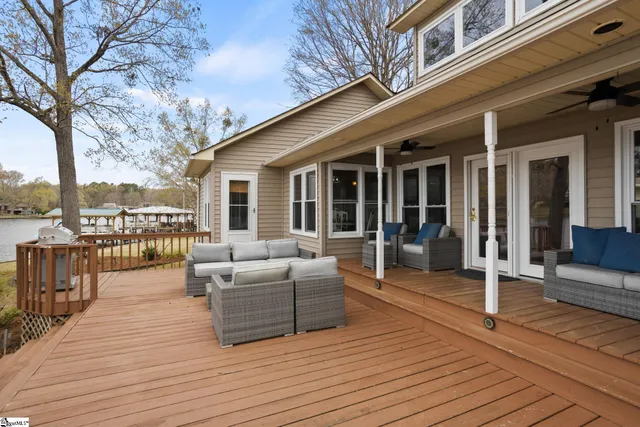 $854,000 | 351 Ridgewood Drive, Waterloo, SC 29384