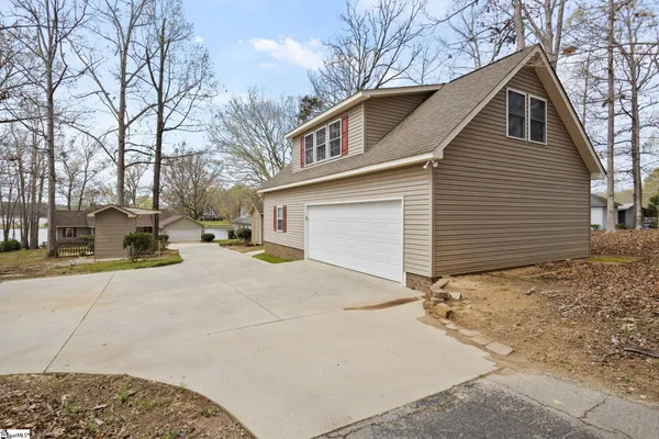 $796,000 | 351 Ridgewood Drive, Waterloo, SC 29384