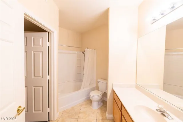 $1,295 | 7127 South Durango Drive, Unit 211, Las Vegas, NV 89113