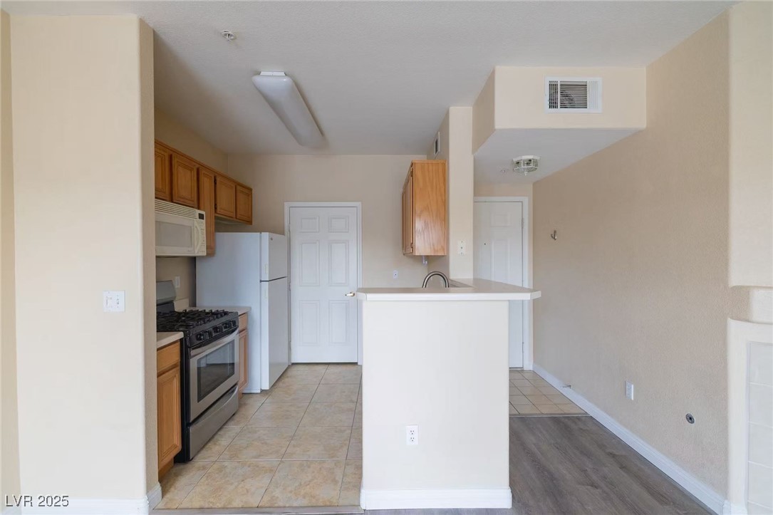 7127 South Durango Drive, Unit 211 Las Vegas, NV 89113 - Photo 4 of 17