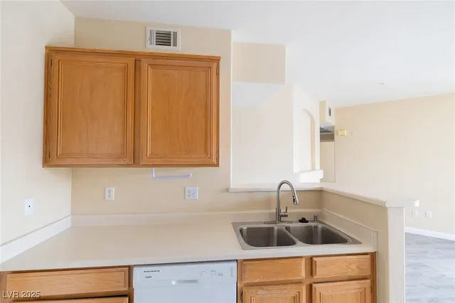 $1,295 | 7127 South Durango Drive, Unit 211, Las Vegas, NV 89113