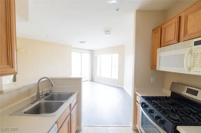 $1,295 | 7127 South Durango Drive, Unit 211, Las Vegas, NV 89113