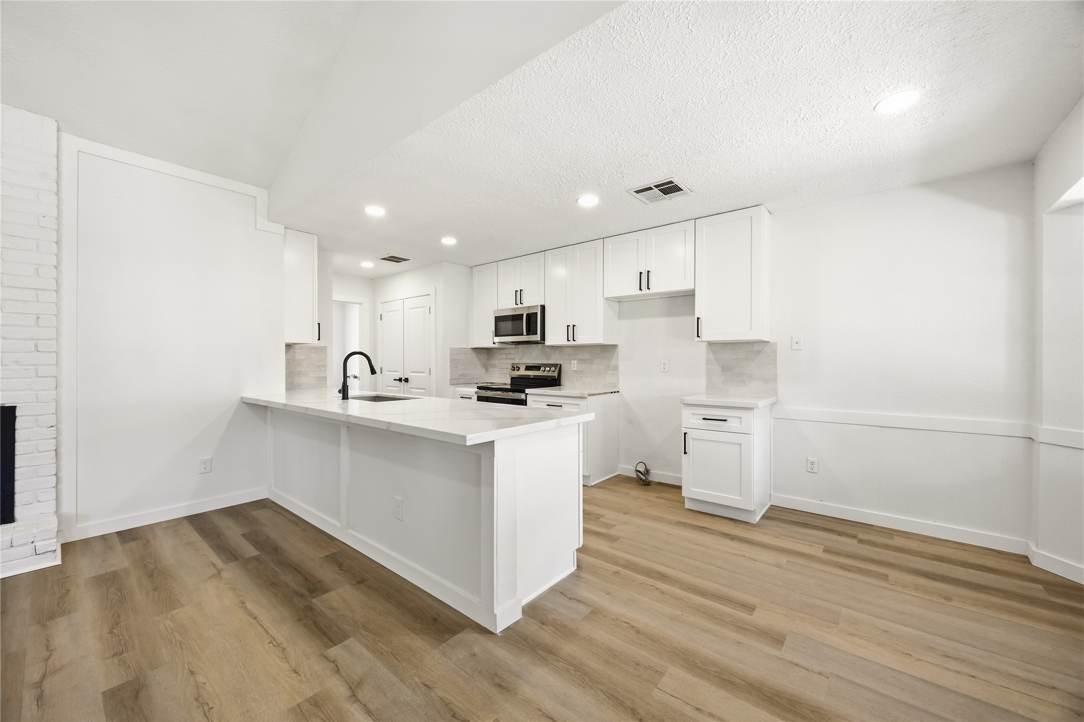 23222 Earlmist Drive Spring, TX 77373 - Photo 8 of 28 Kitchen, dining, breakfast room all open