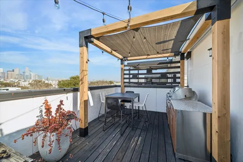 $535,000 | 1614 Sampson Street, Houston, TX 77003